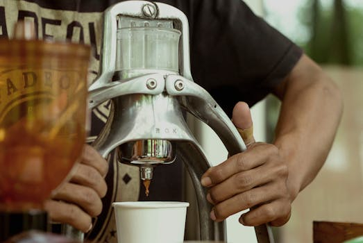 Espresso Machine Showdown: Breville vs. De’Longhi for Home Baristas