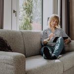 Smart Mirrors: AI Recommending Outfits in Fitting Rooms